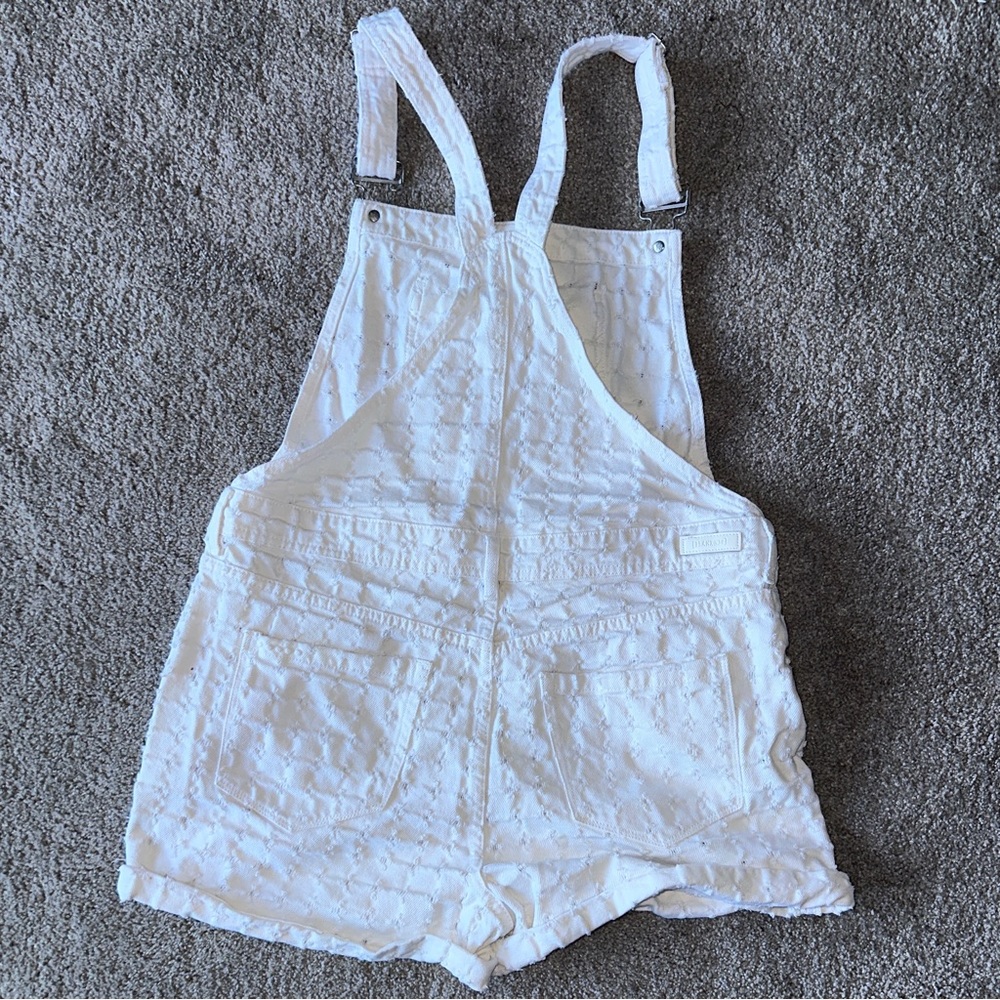 Blank NYC Eyelet Distressed Overall White Denim Eyes on you Shortall Shorts - Picture 8 of 10
